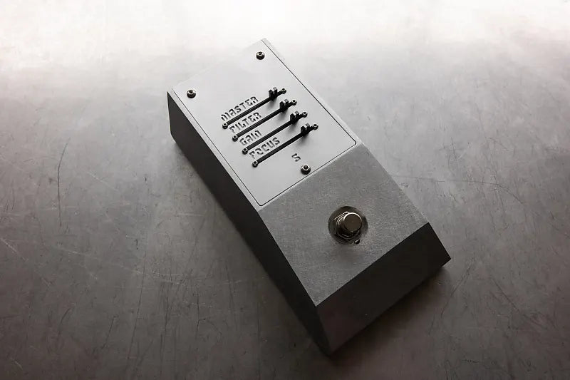 生まれのブランドで Audio Electronic Experiments Boost 0xEAE ギター